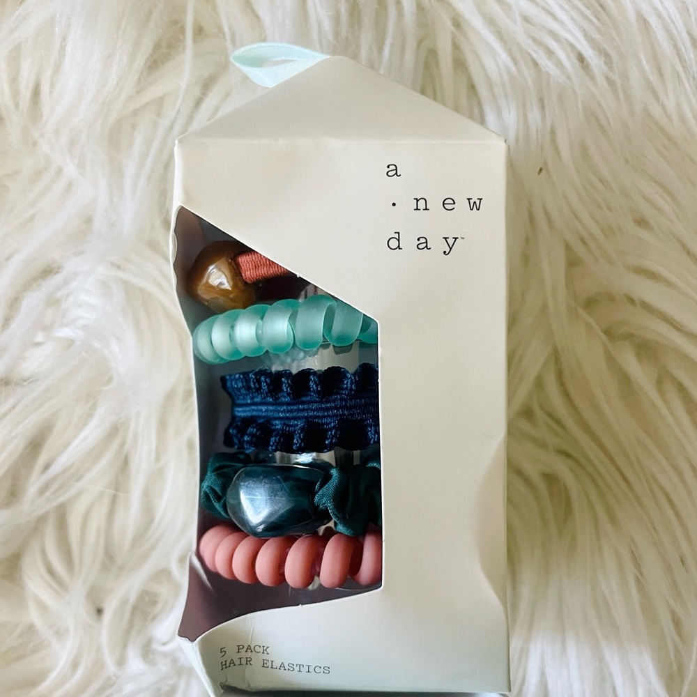 5 pack of unique hair ties from A New Day! 💗